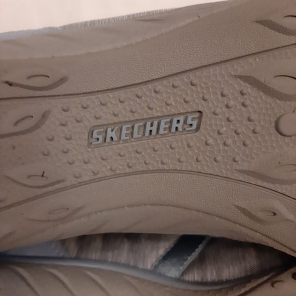 Skechers memory foam shoes. They don’t fit me. - Picture 6 of 14